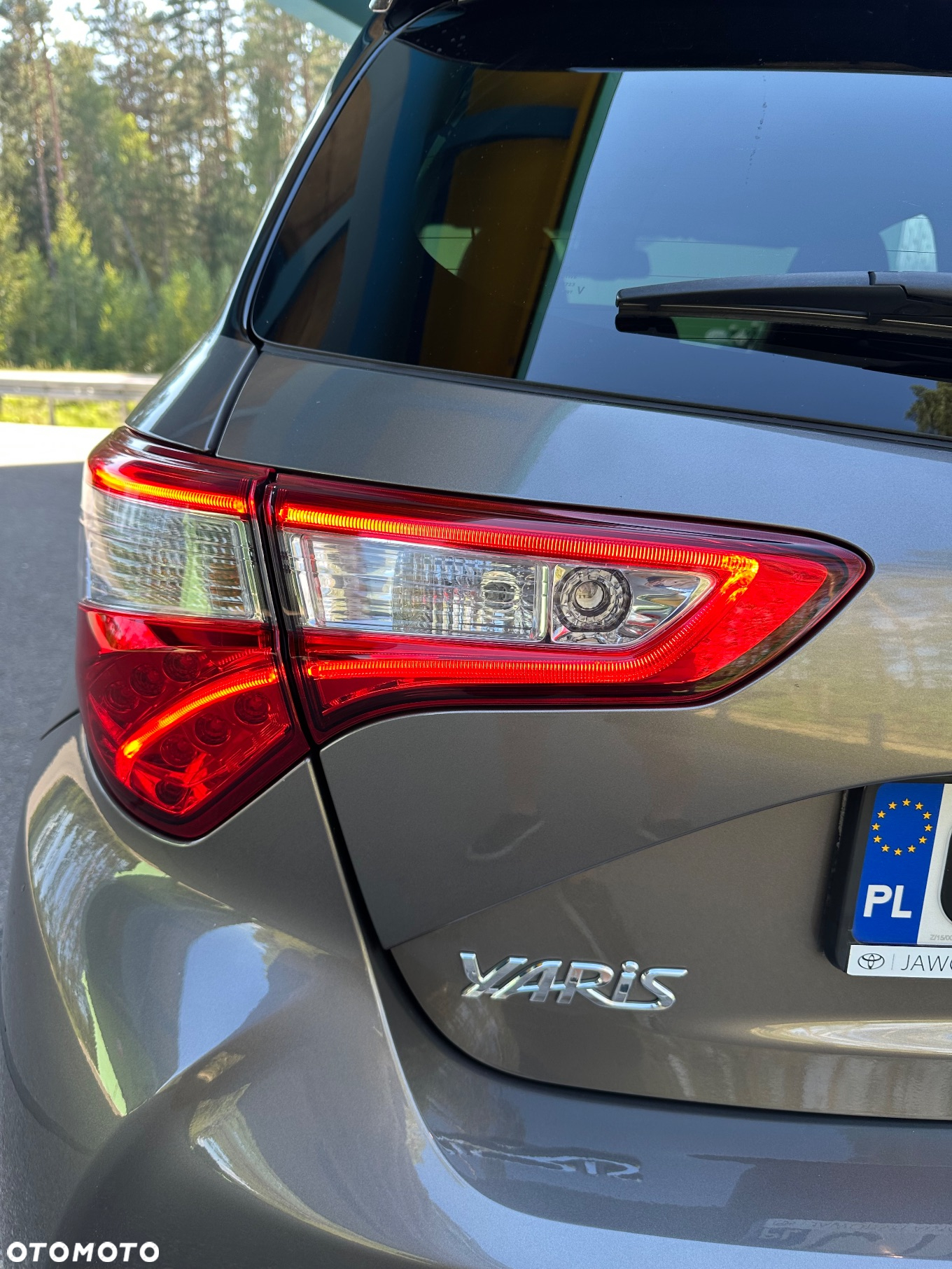 Toyota Yaris Hybrid 100 Selection Platinum - 13