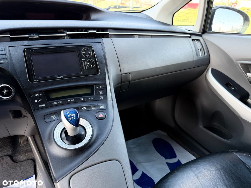 Toyota Prius 1.8 HSD Premium - 12