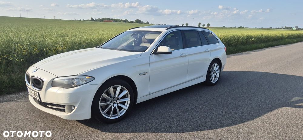 BMW Seria 5 525d xDrive - 13