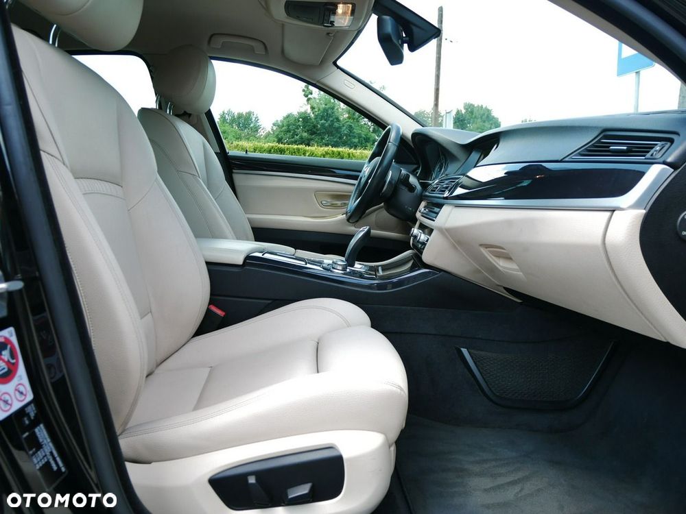 BMW Seria 5 520d xDrive - 24