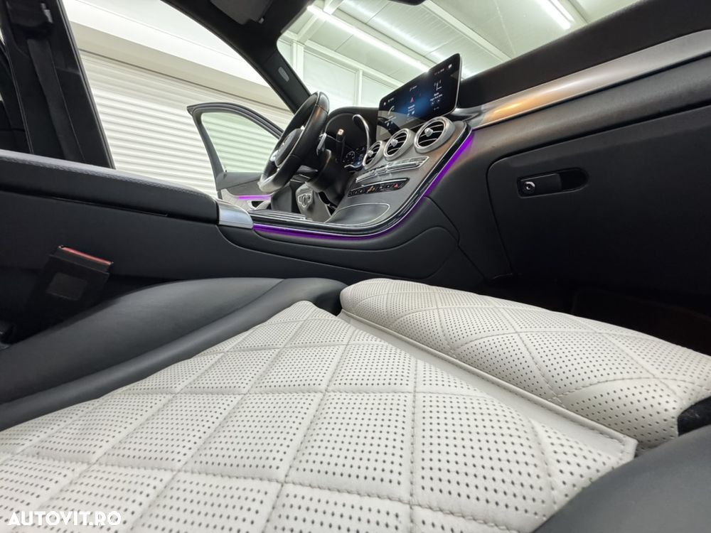 Mercedes-Benz GLC 300 e 4Matic 9G-TRONIC AMG Line - 31