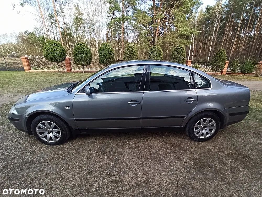 Volkswagen Passat 1.9 TDI Comfortline - 10