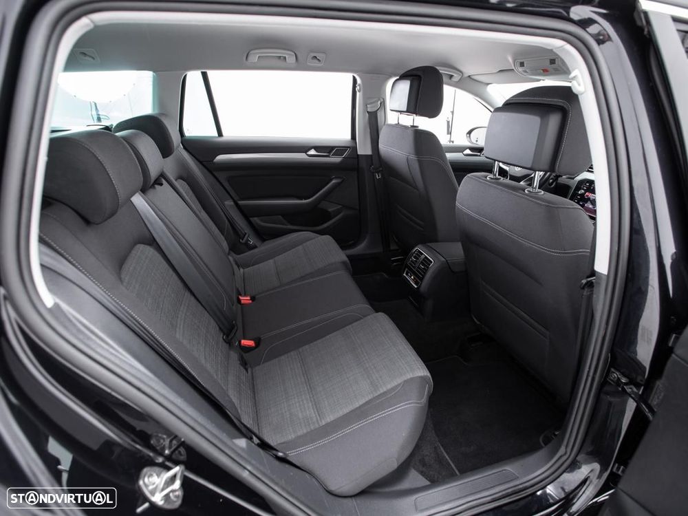 VW Passat Variant 2.0 TDI Business DSG - 11