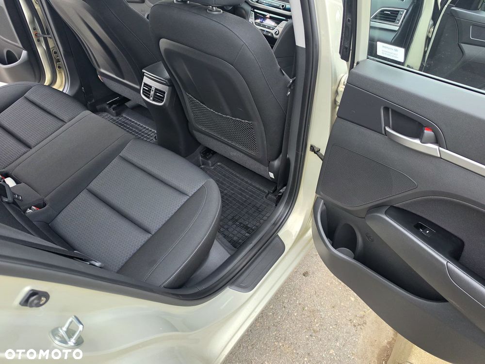 Hyundai Elantra 1.6 Comfort - 15