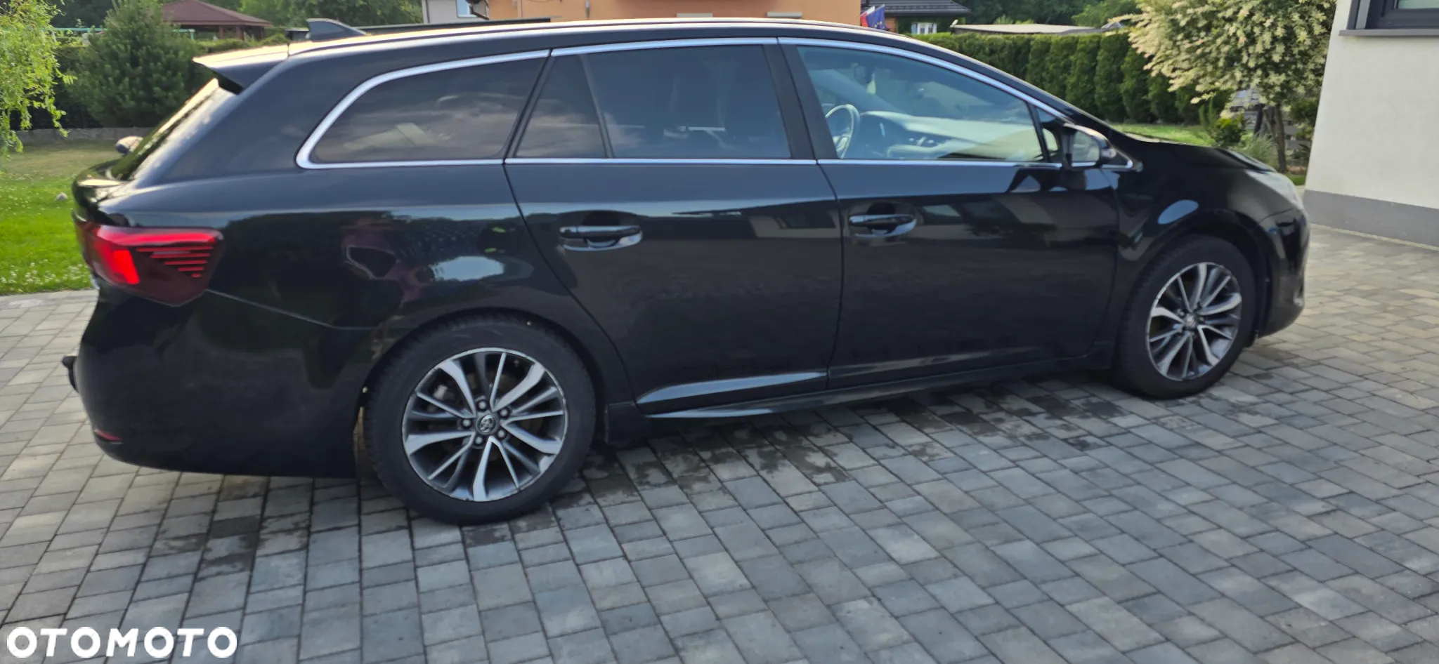 Toyota Avensis 1.8 Premium MS - 3