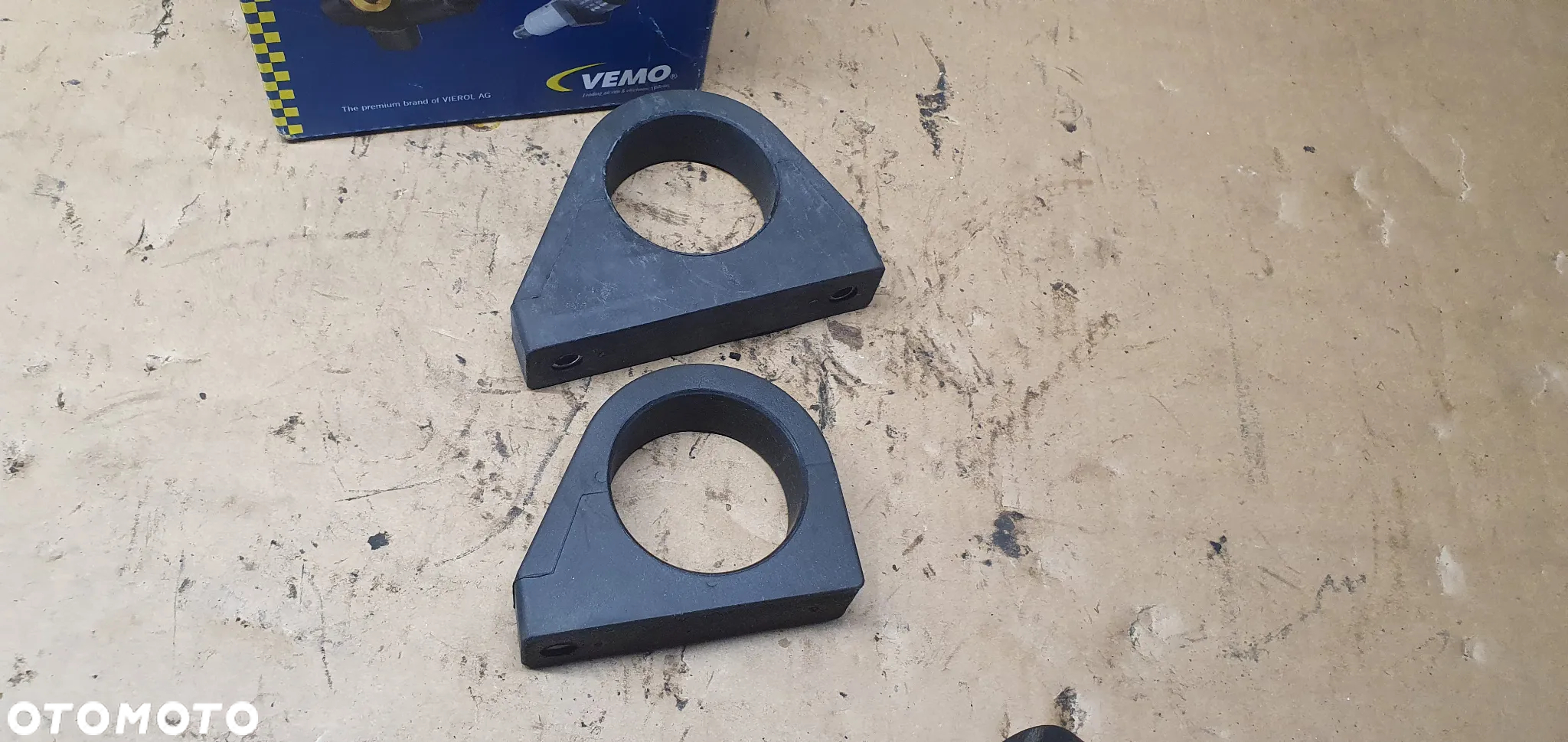 Dodatkowa pompka obiegu wody NOWA VEMO Audi A3 8P V10-16-0034 7N0965561 - 7