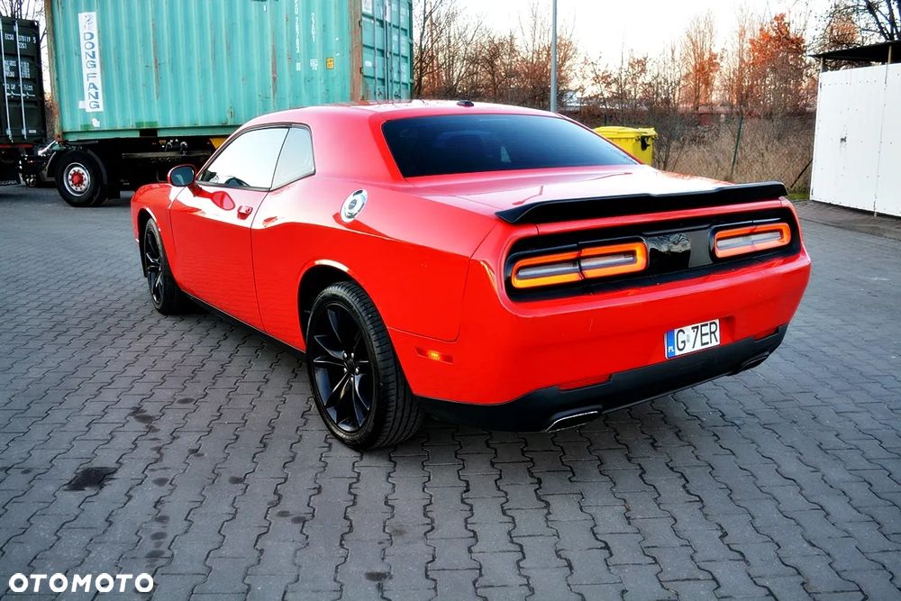 Dodge Challenger - 2