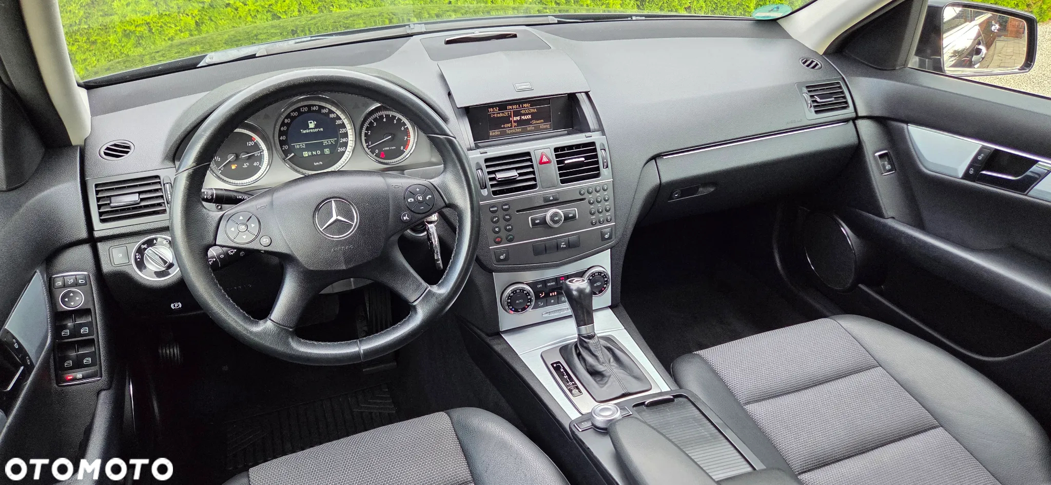 Mercedes-Benz Klasa C 180 T CGI Automatik BlueEFFICIENCY Avantgarde - 21