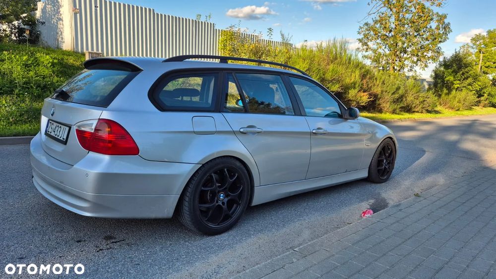 BMW Seria 3 320i - 3