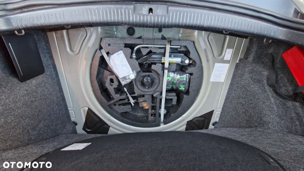 Volkswagen Golf 1.6 TDI DPF MATCH - 24