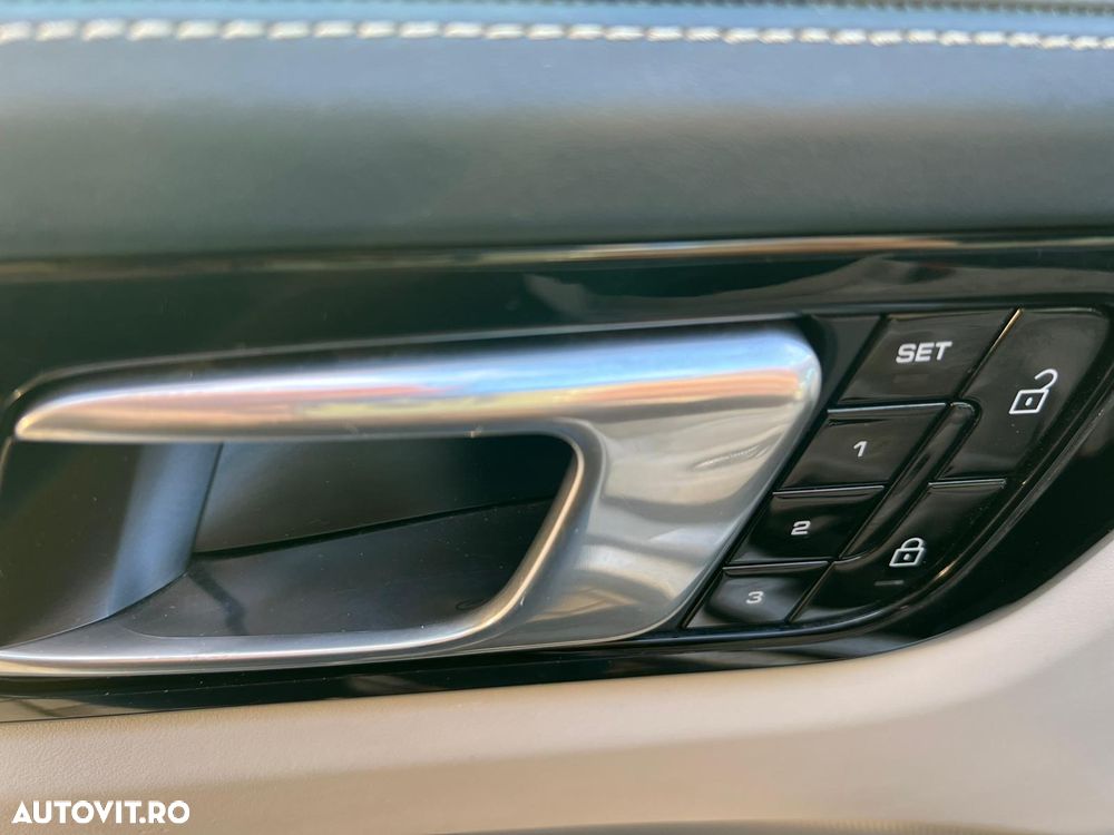 Porsche Cayenne - 25