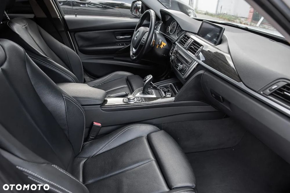 BMW Seria 3 328i xDrive Sport-Aut Sport Line - 30