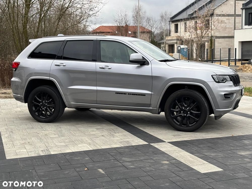 Jeep Grand Cherokee - 11