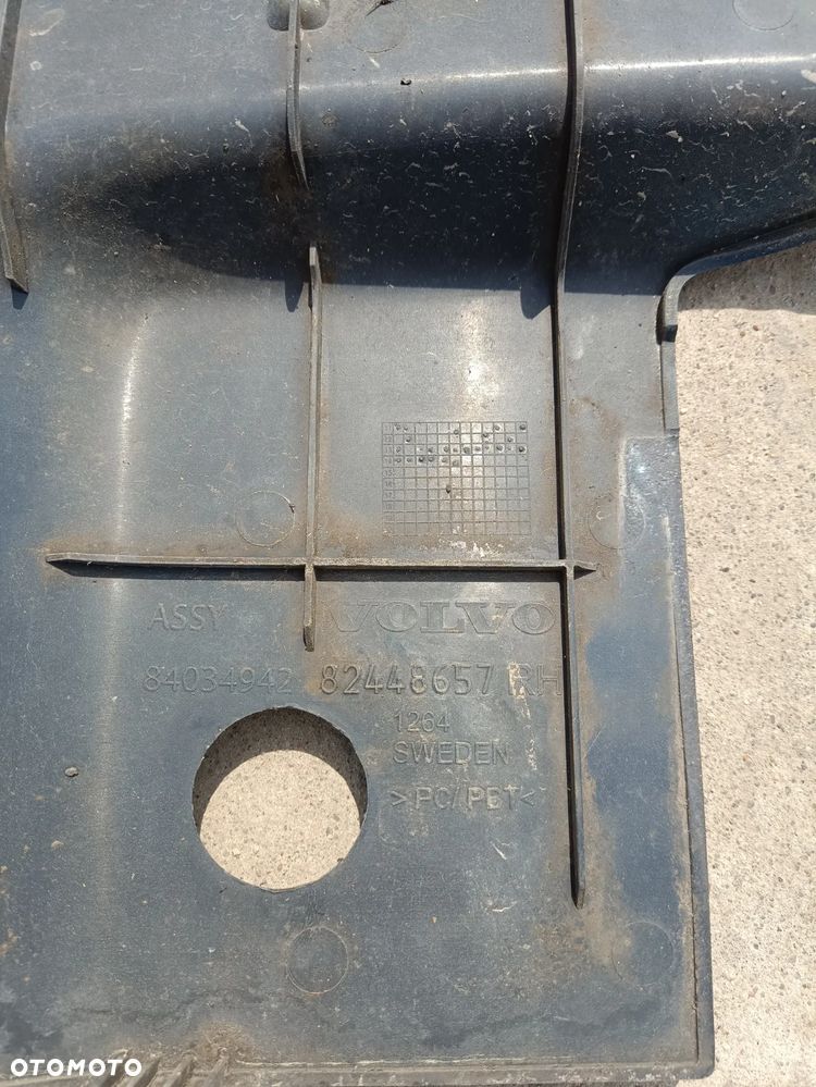 Osłona maskownica prawa lampy Volvo FH4 - 2