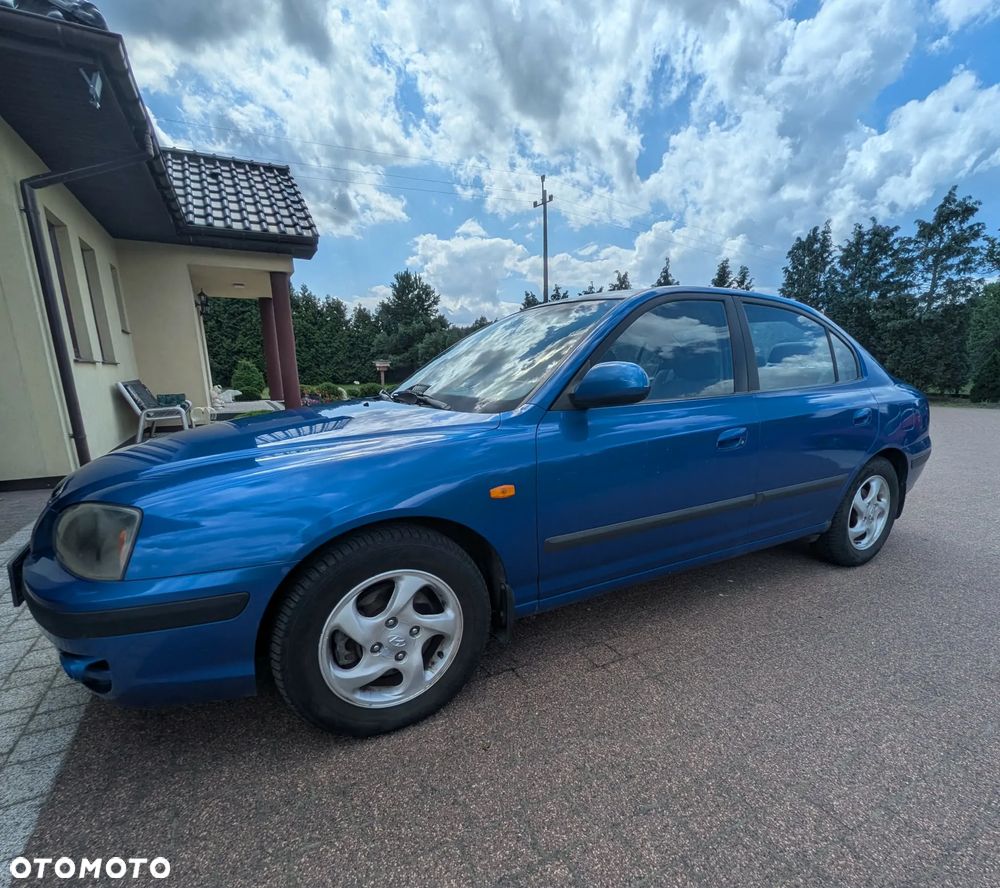 Hyundai Elantra 1.6 Comfort - 12
