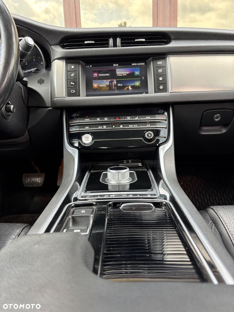 Jaguar XF 2.0 i4D Prestige - 15