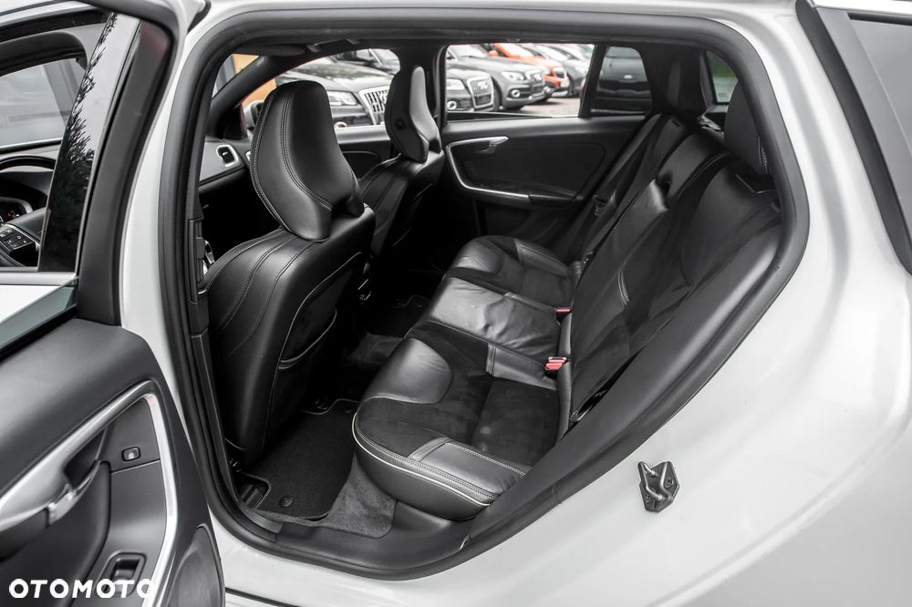 Volvo V60 D4 Drive-E R-Design Momentum - 18