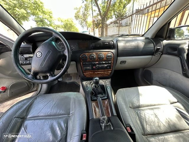 Opel Omega Caravan 2.5i V6 CD - 13