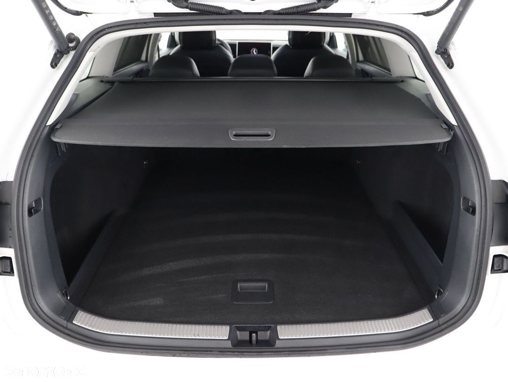 Volkswagen Passat Variant 2.0 TDI SCR Elegance DSG - 29
