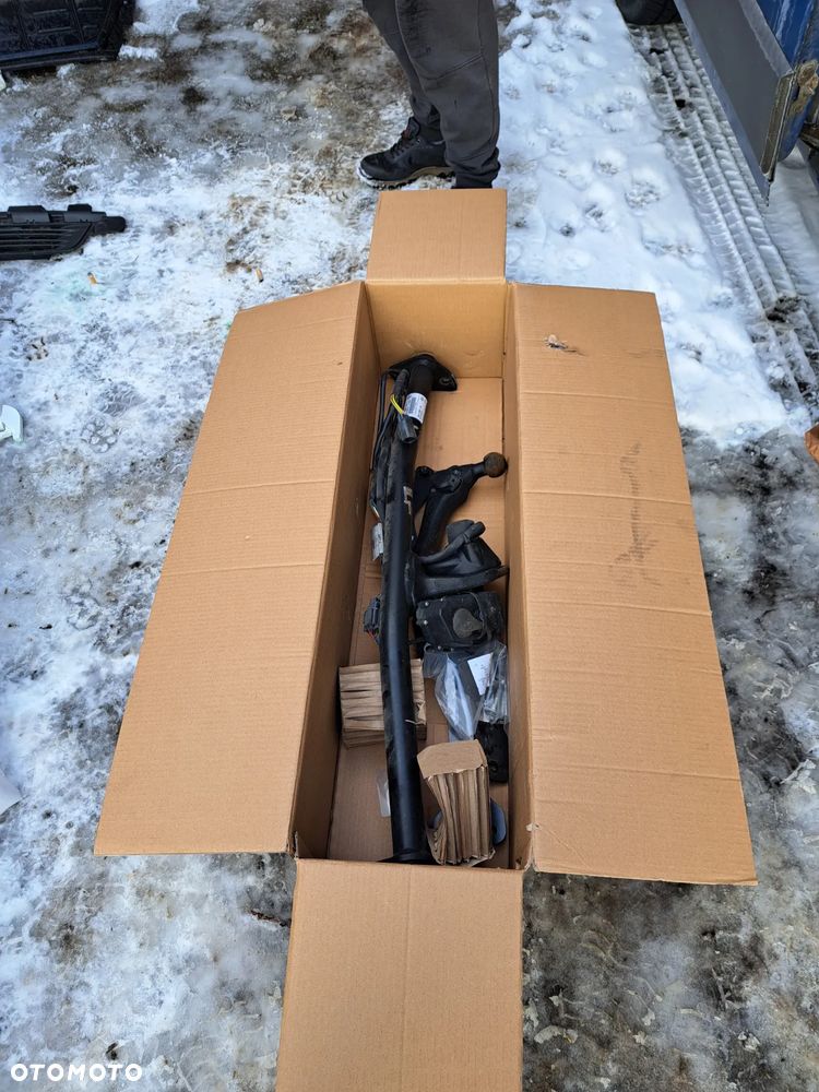 Hak holowniczy elektryczny Ford Focus MK-4 IV Kombi JX6J-19D521-EB - 2