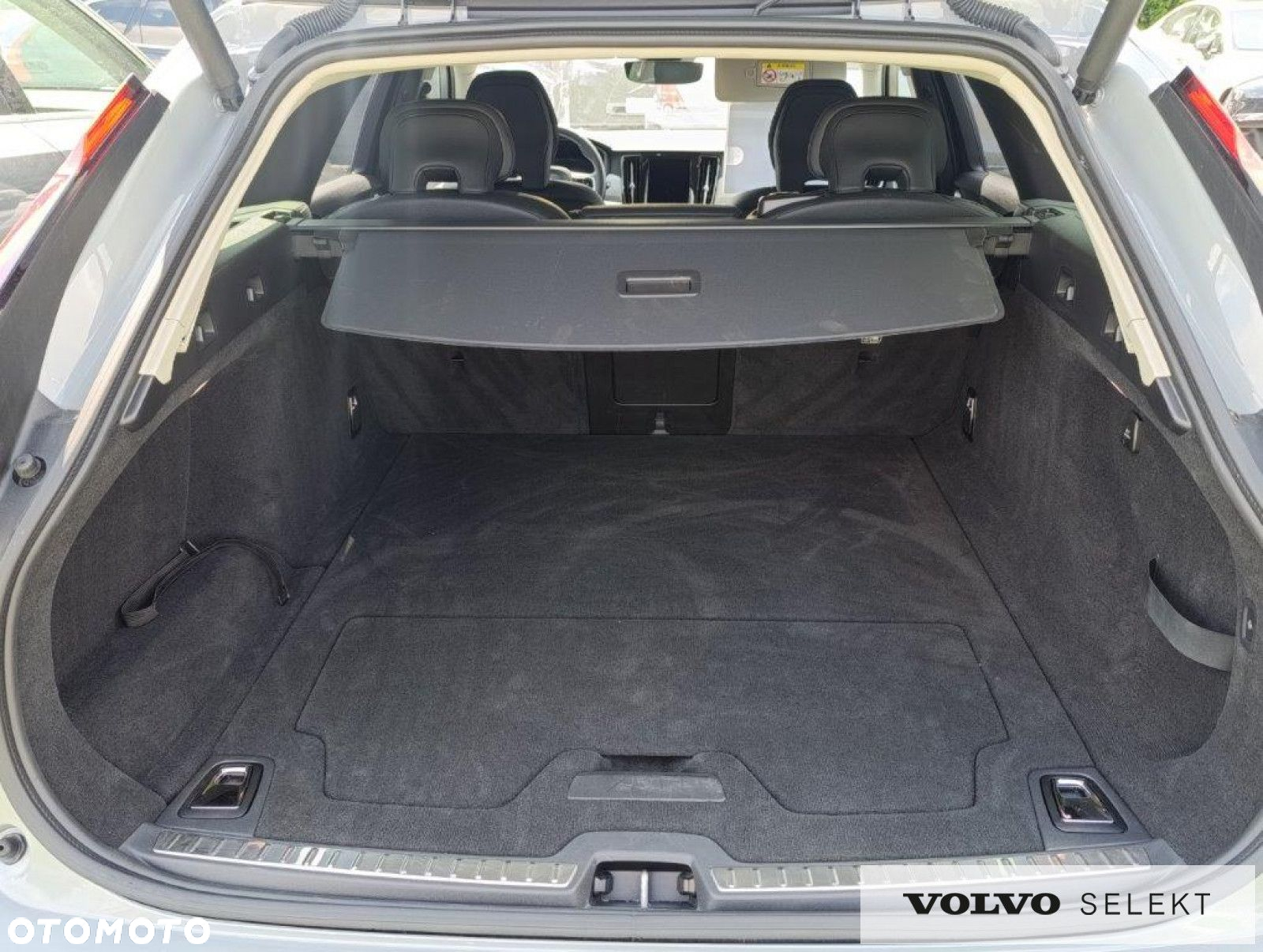 Volvo V90 Cross Country - 34