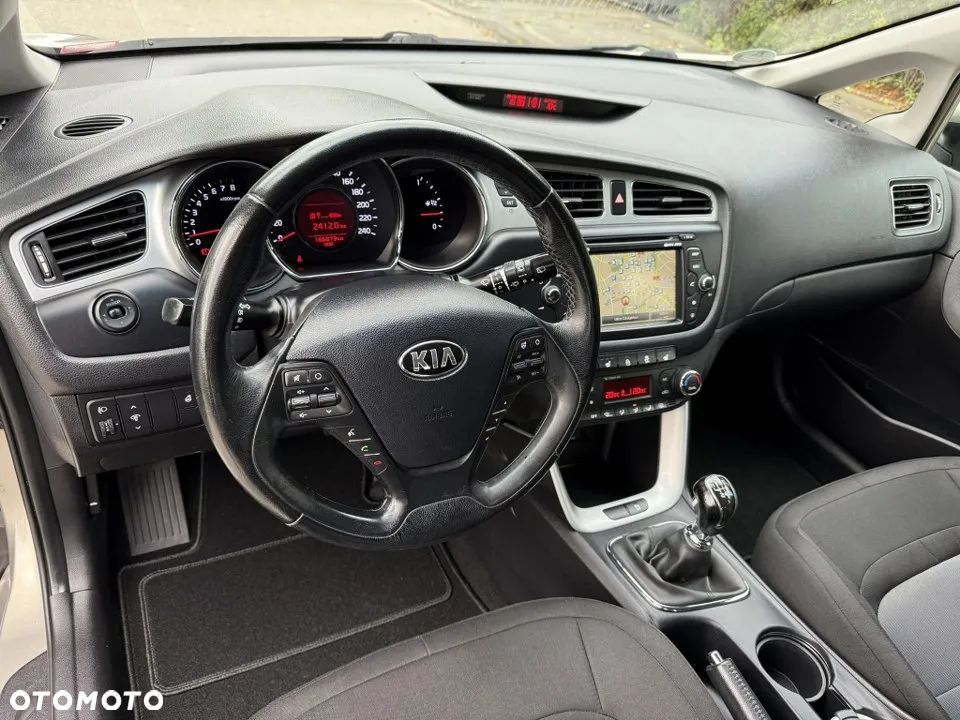 Kia Ceed 1.6 GDI SW Platinum Edition - 18