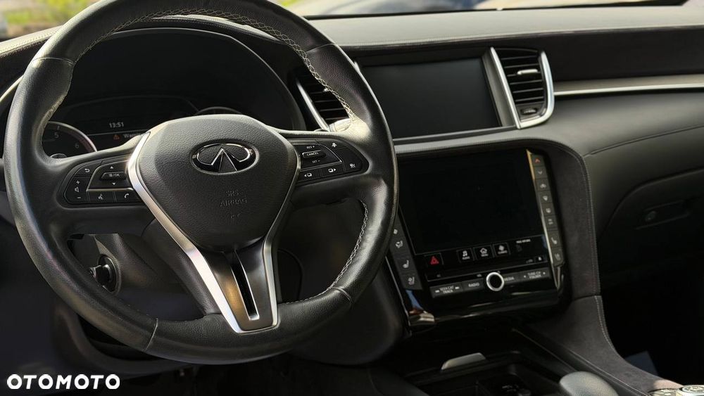 Infiniti Q50 2.0t Sport Sound Studio by Bose - 9