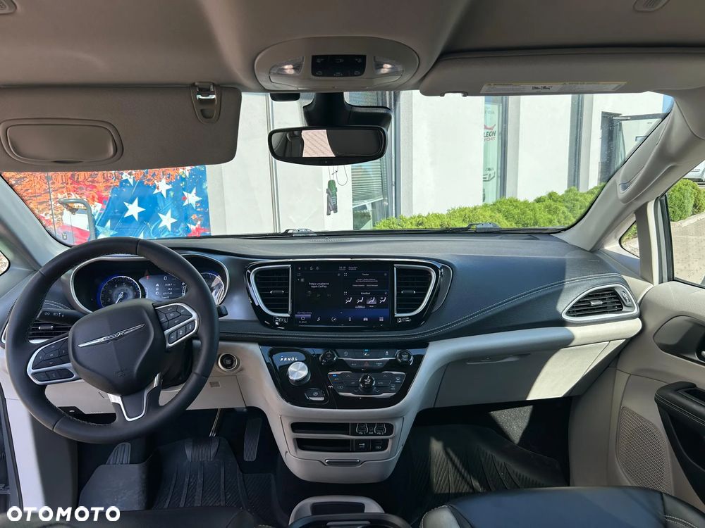 Chrysler Pacifica - 4