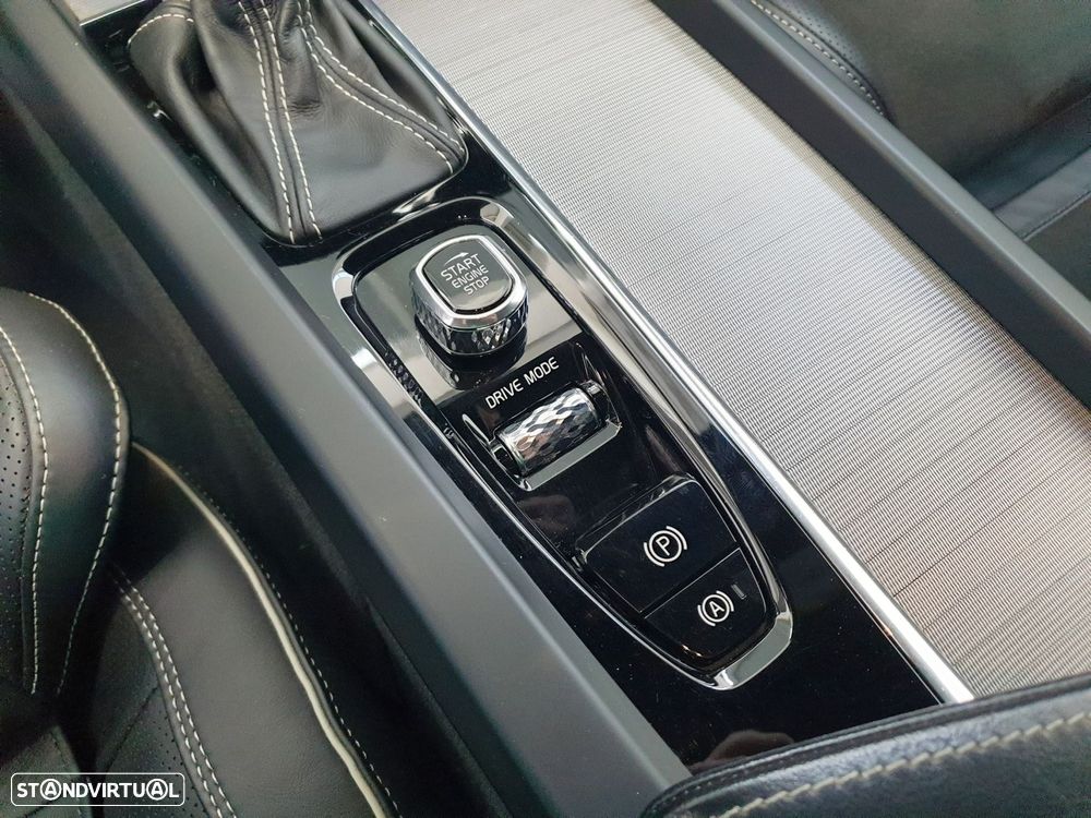 Volvo XC 60 2.0 D4 R-Design Geartronic — fotografia 16