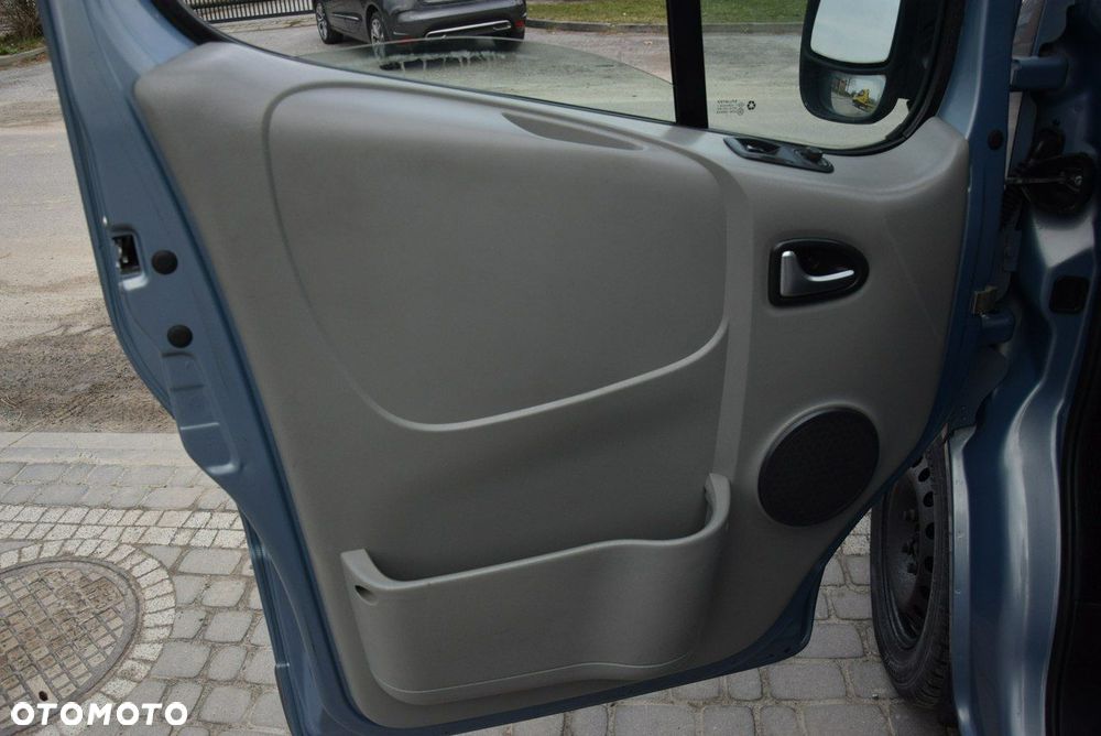 Opel Vivaro - 11