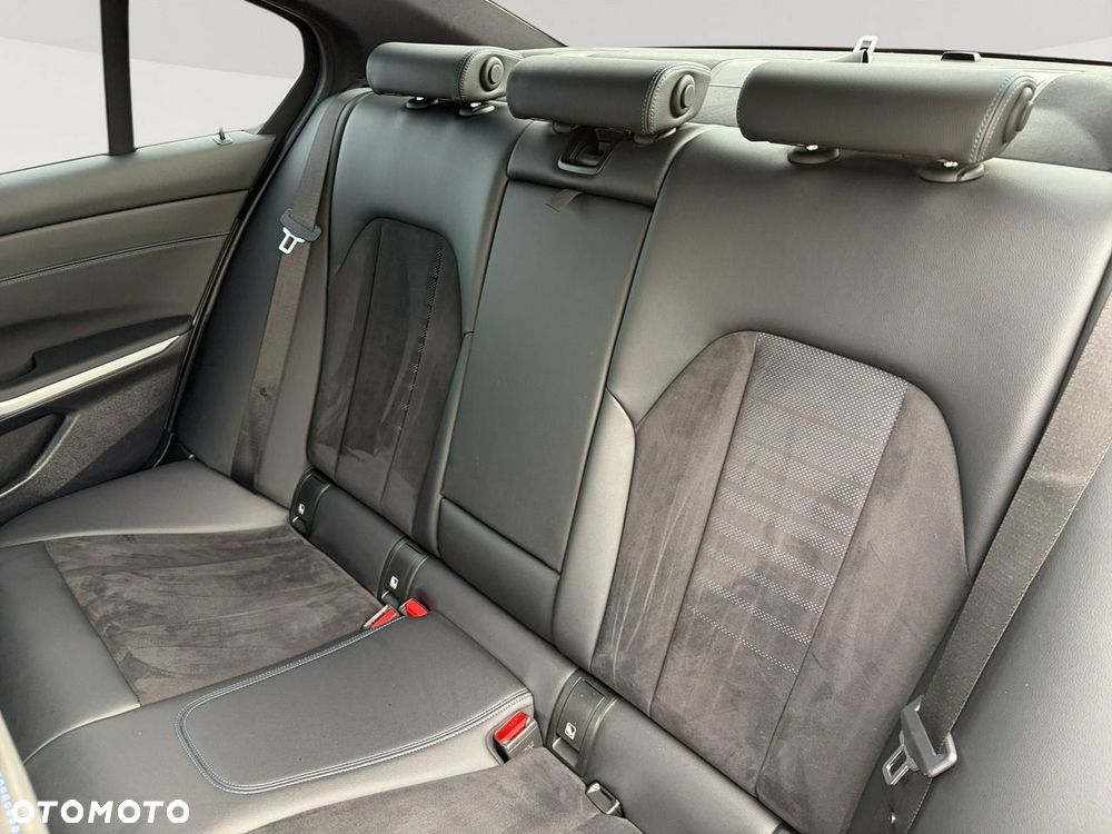BMW Seria 3 318i M Sport - 25