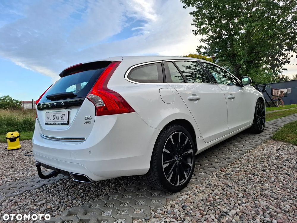 Volvo V60 D6 AWD Plug-in Hybrid R-Design Summum - 30