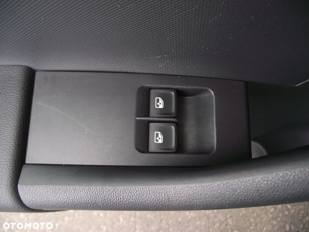 Skoda RAPID 1.2 TSI Ambition - 21