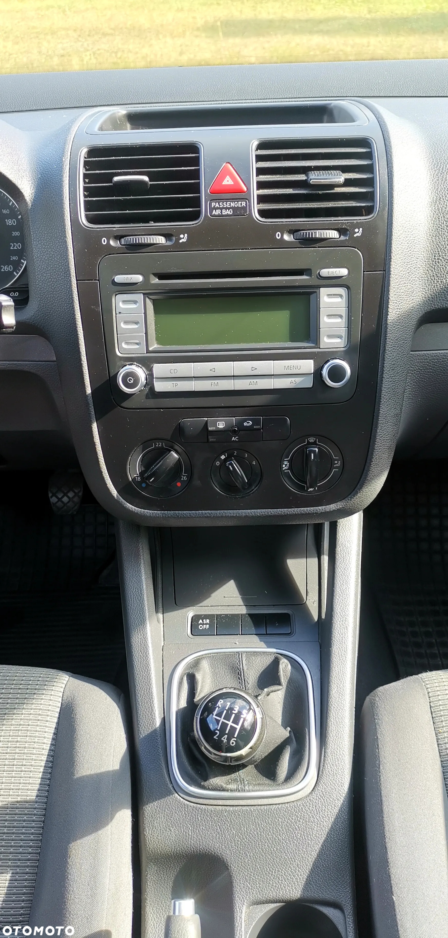Volkswagen Jetta 1.6 FSI Trendline - 12