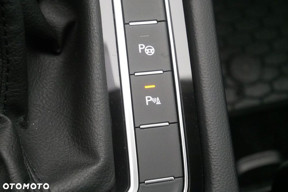 Volkswagen Passat Variant 2.0 TSI Elegance DSG - 20