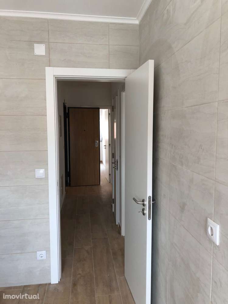 T2 BARREIRO - TOTALMENTE REMODELADO - Grande imagem: 4/22