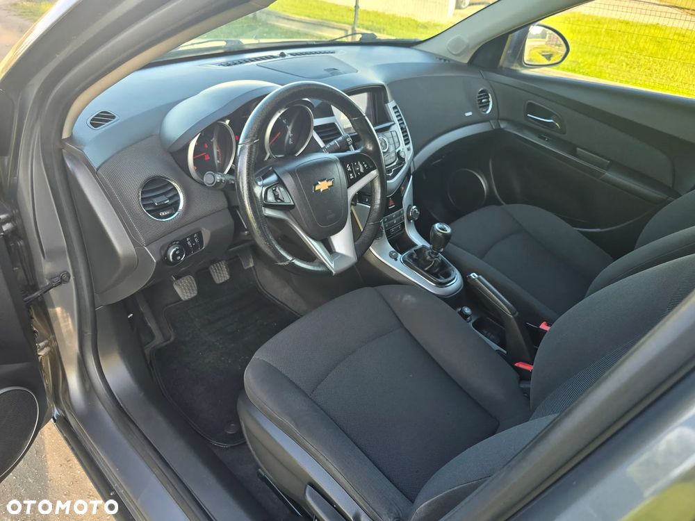 Chevrolet Cruze 1.6 LS+ - 12