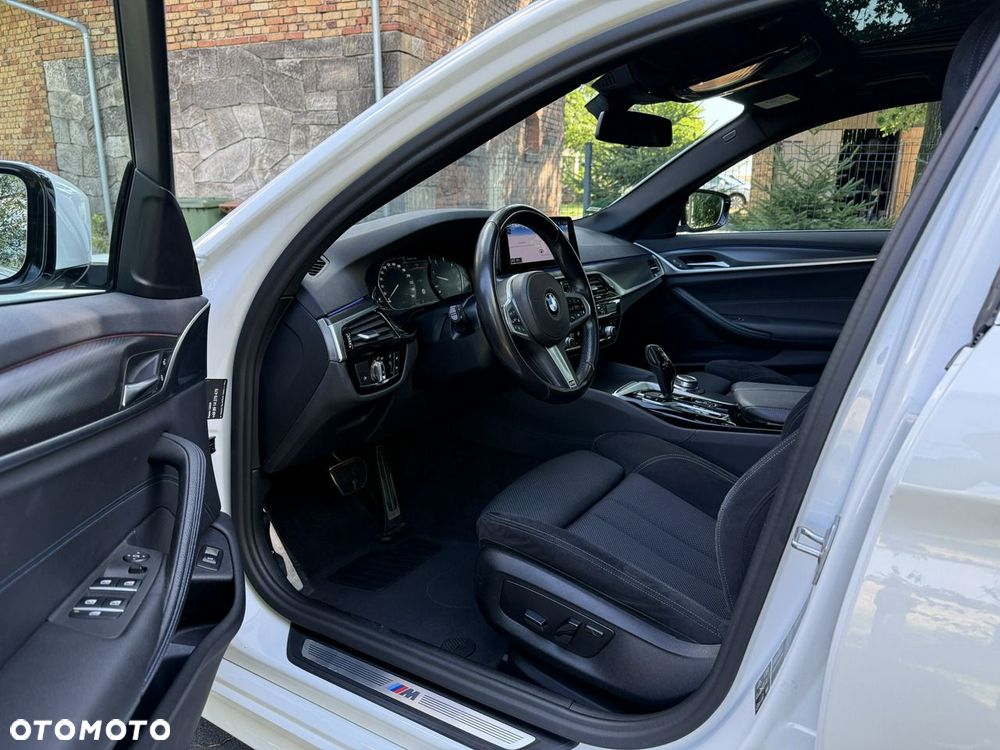 BMW Seria 5 530d mHEV M Sport sport - 23