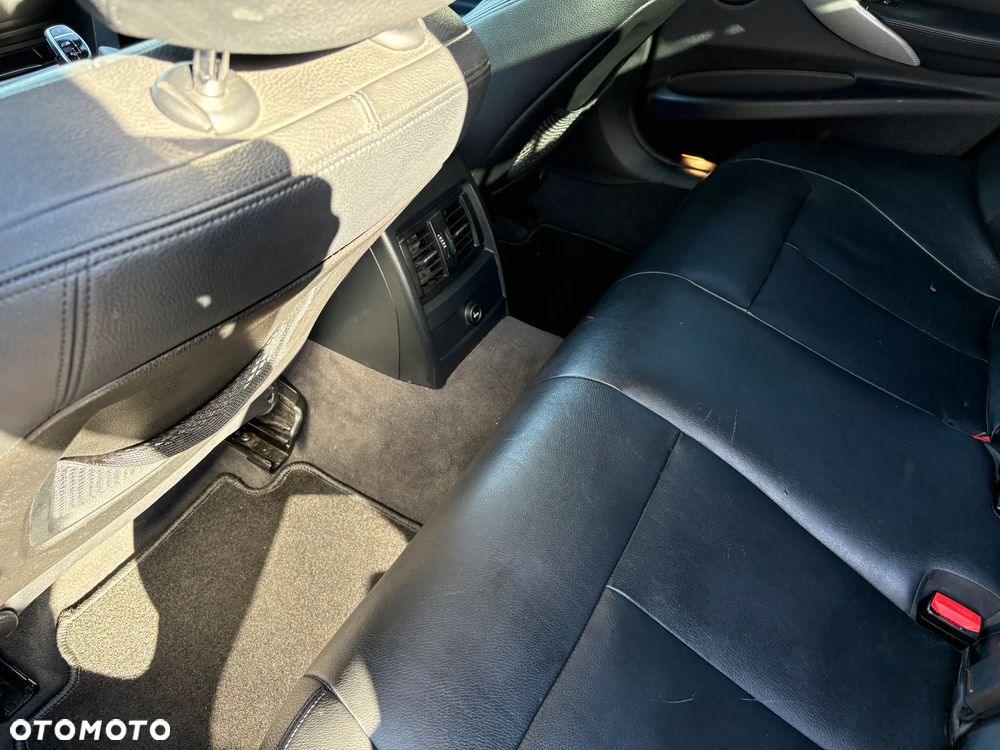 BMW Seria 3 335i Sport-Aut Luxury Line - 40