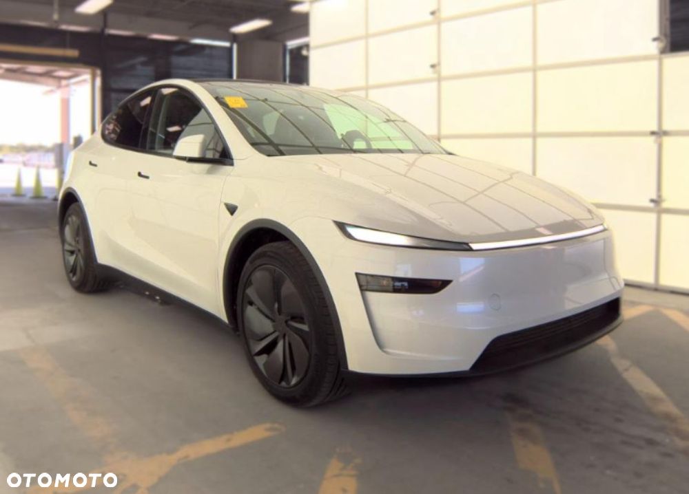 Tesla Model Y - 3