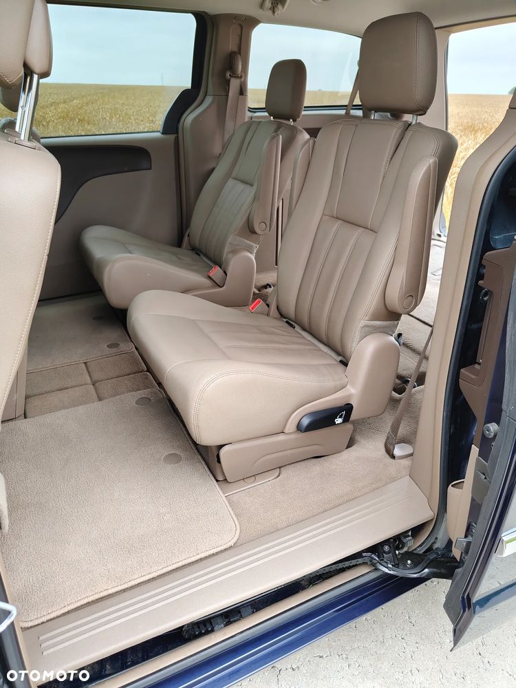 Chrysler Town & Country 3.6 Limited - 7