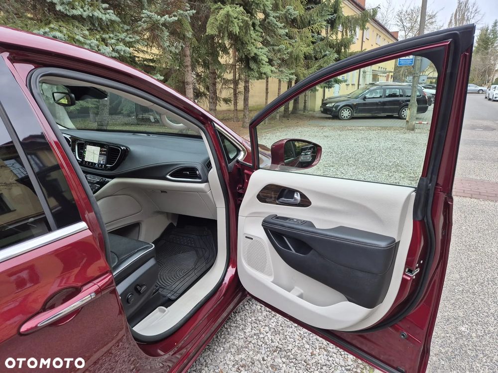 Chrysler Pacifica - 7