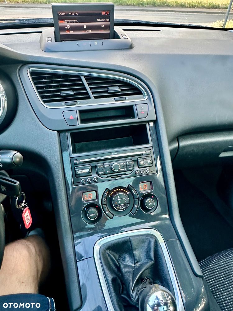 Peugeot 5008 1.6 Premium - 11