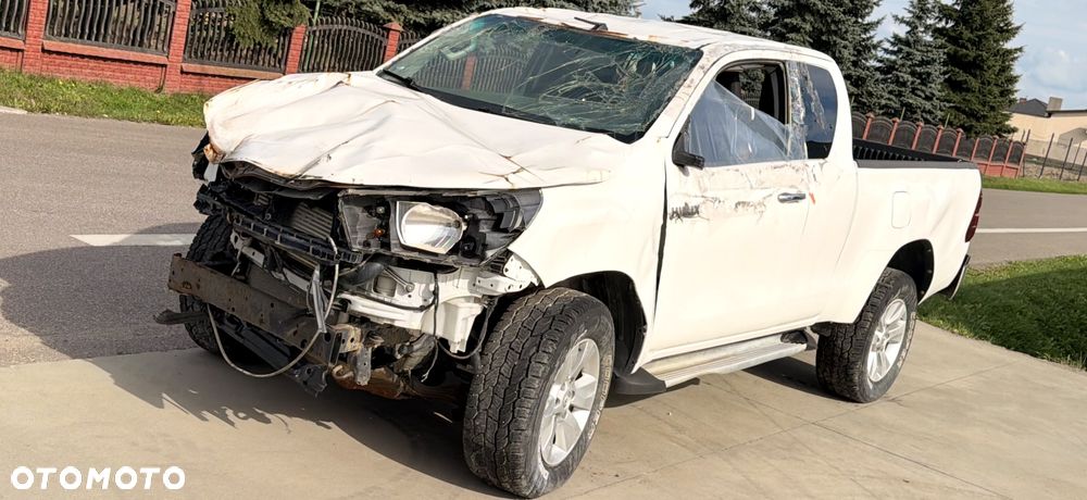 Toyota Hilux 2.4 D-4D Extra Cab DLX 4x4 - 1