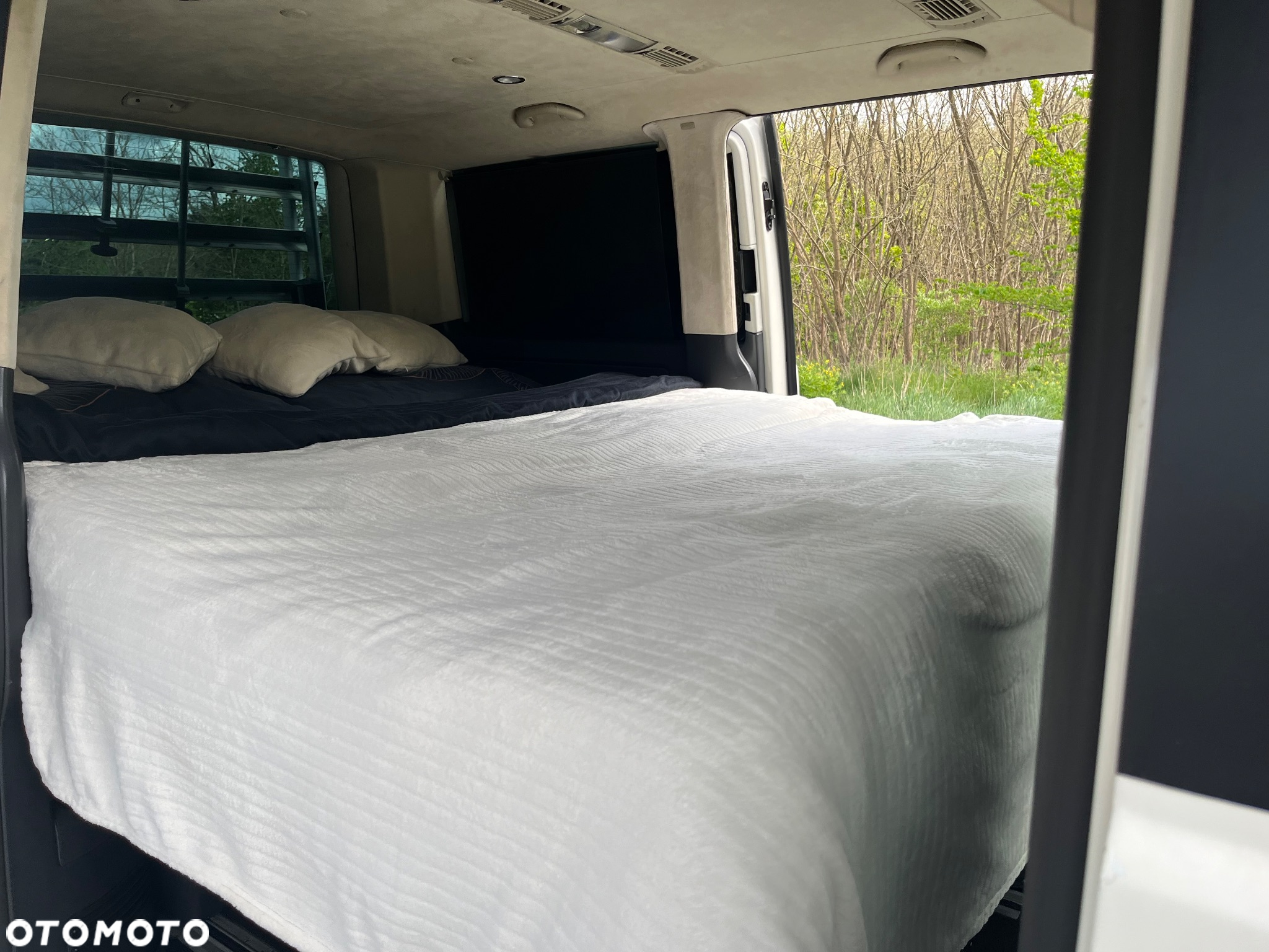 Volkswagen Multivan - 24