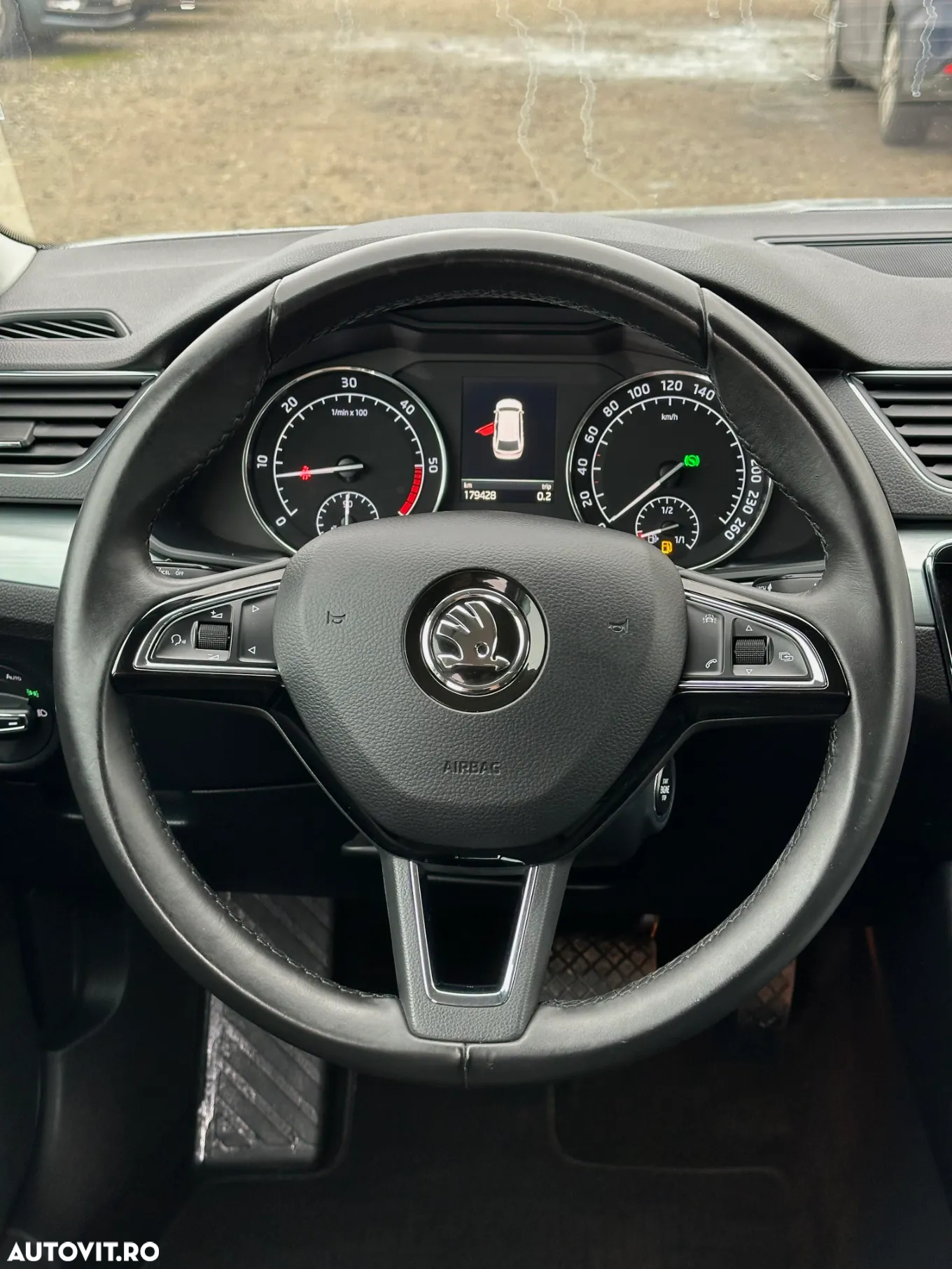 Skoda Superb 1.6 TDI DSG Ambition - 8