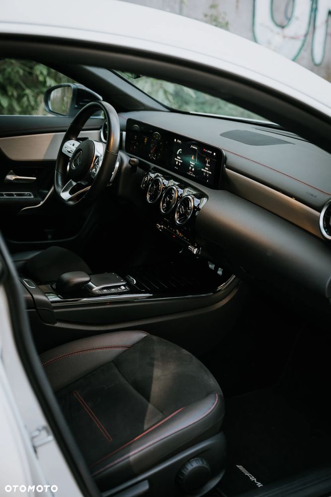 Mercedes-Benz CLA 180 AMG Line 7G-DCT - 32