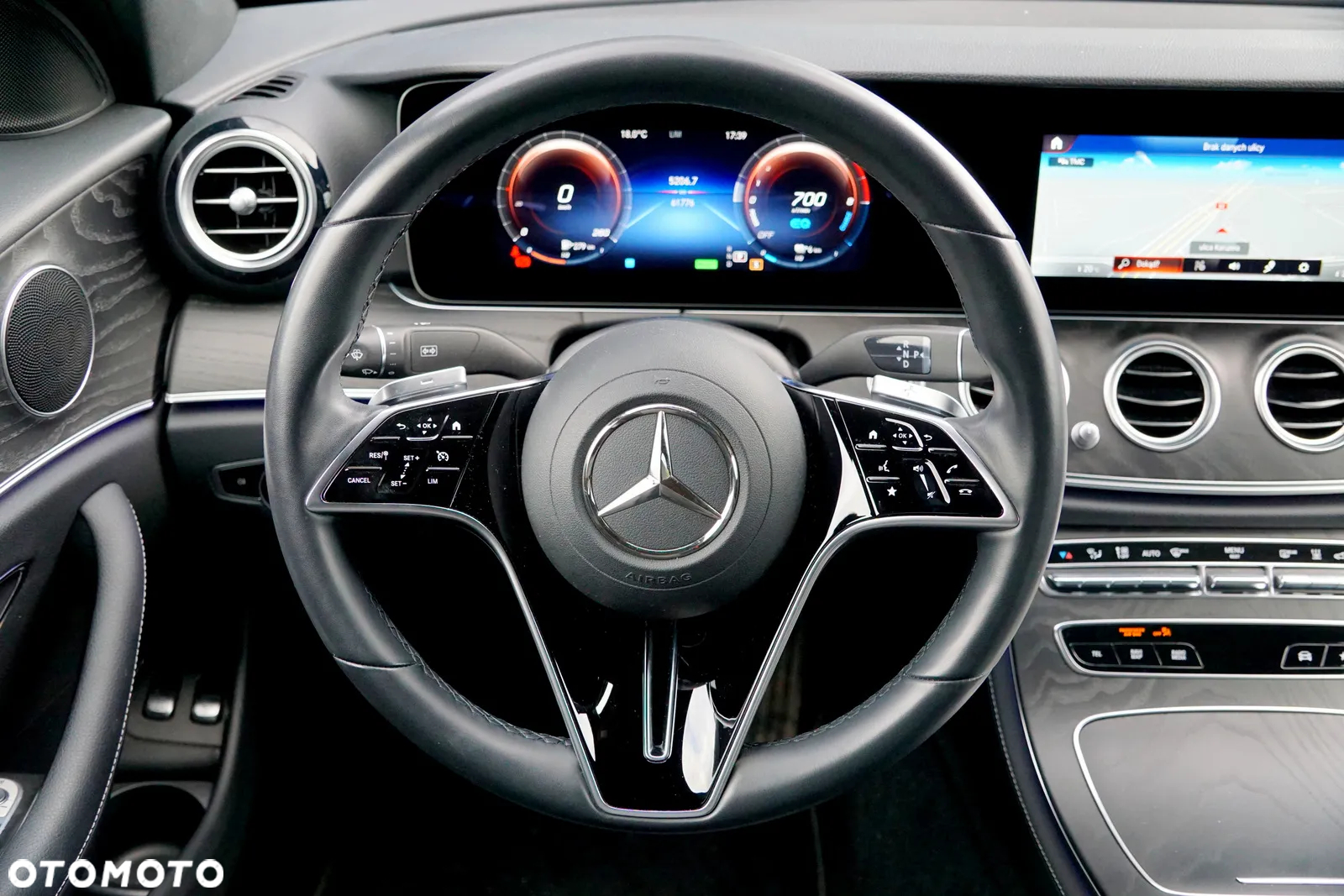Mercedes-Benz Klasa E 300 9G-TRONIC Avantgarde - 30