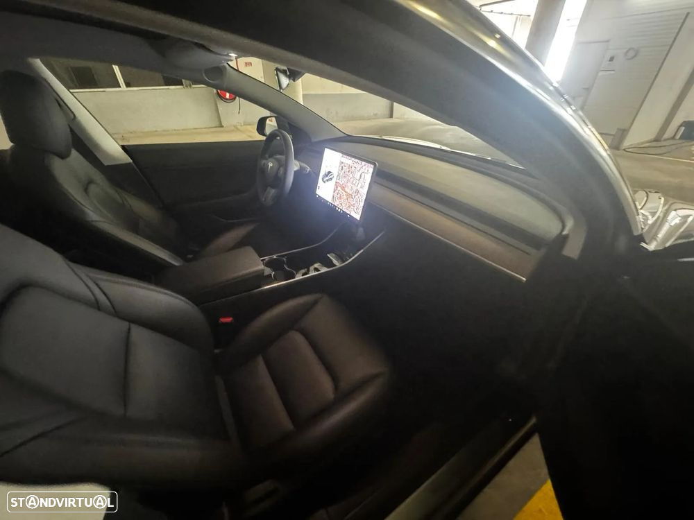 Tesla Model 3 - 4