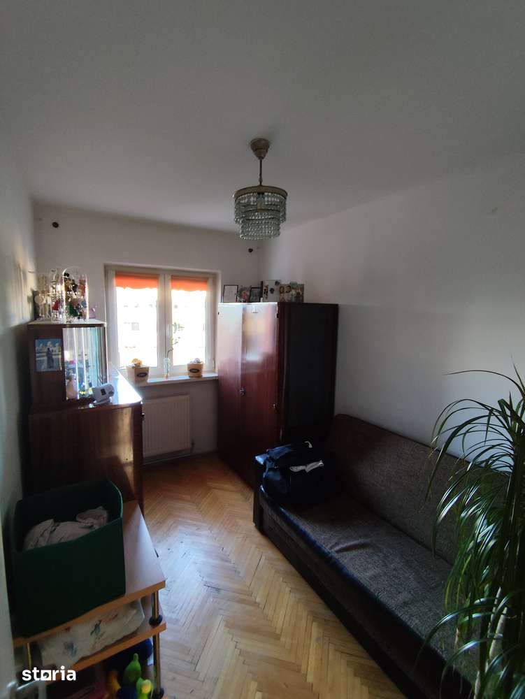 Ofer spre închiriere apartament decomandat cu 3 camere in Valea Aurie — fotografia 3